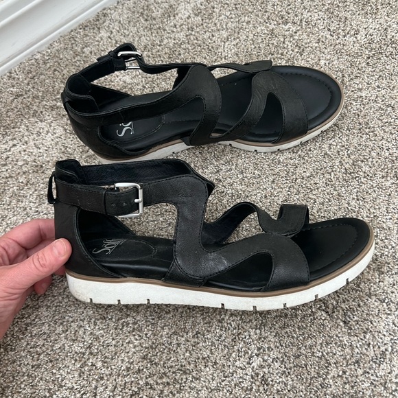 Women's sofft size 10 black sandals • only worn a few times - Picture 3 of 4